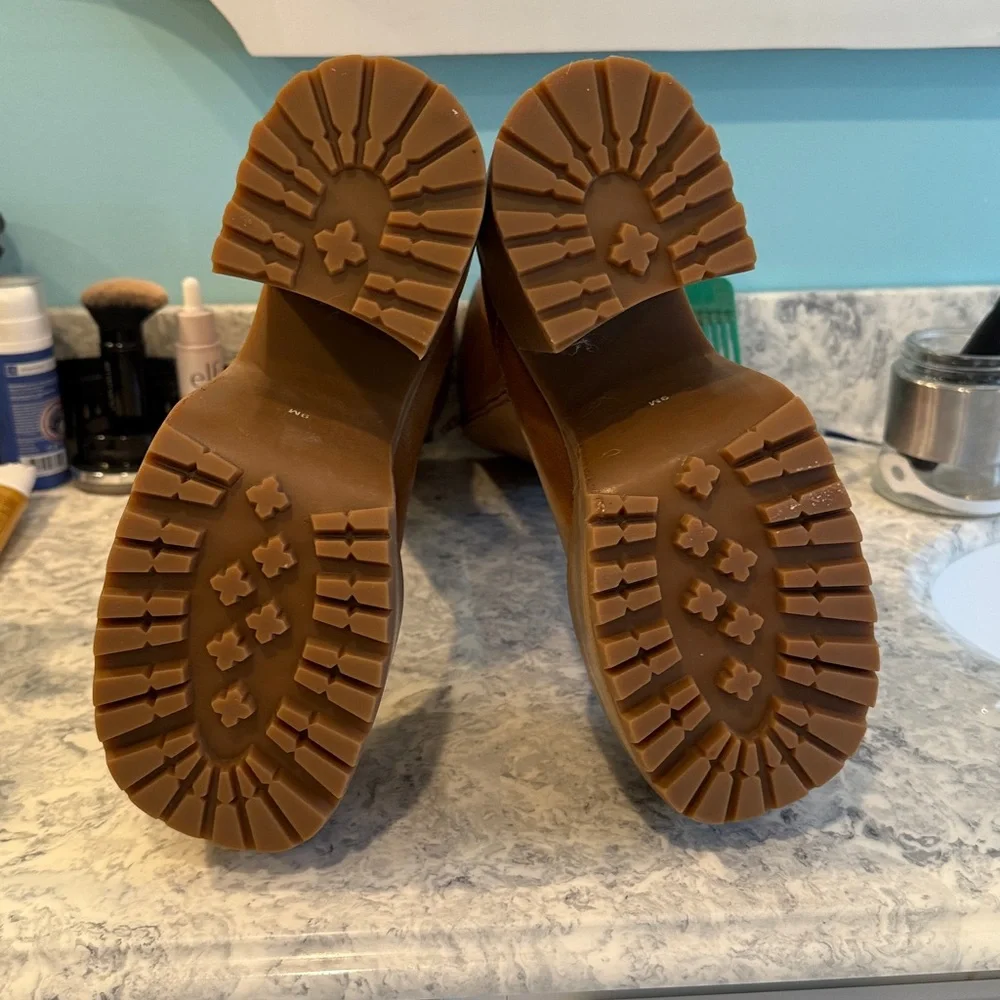 Delia boots Brand new - Picture 2 of 2